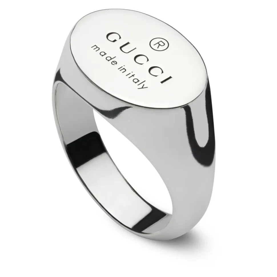 Anillo Chevalier con placa ovalada Gucci