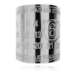 Anillo con Logo Grabado
