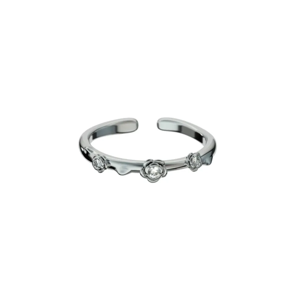 Anillo con Motivo Floral y Acentos Brillantes