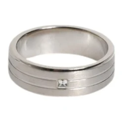 Anillo de Latón con Logo de Cristal