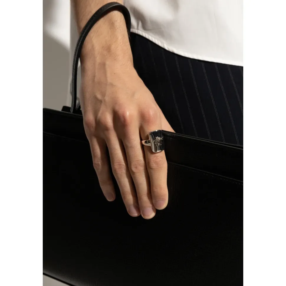 Anillo de sello con cabeza de Medusa