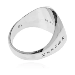 Anillo de sello con logo grabado