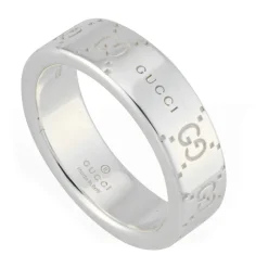 Anillo Gucci Signature en plata de ley
