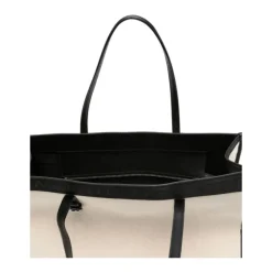 A106 Tote