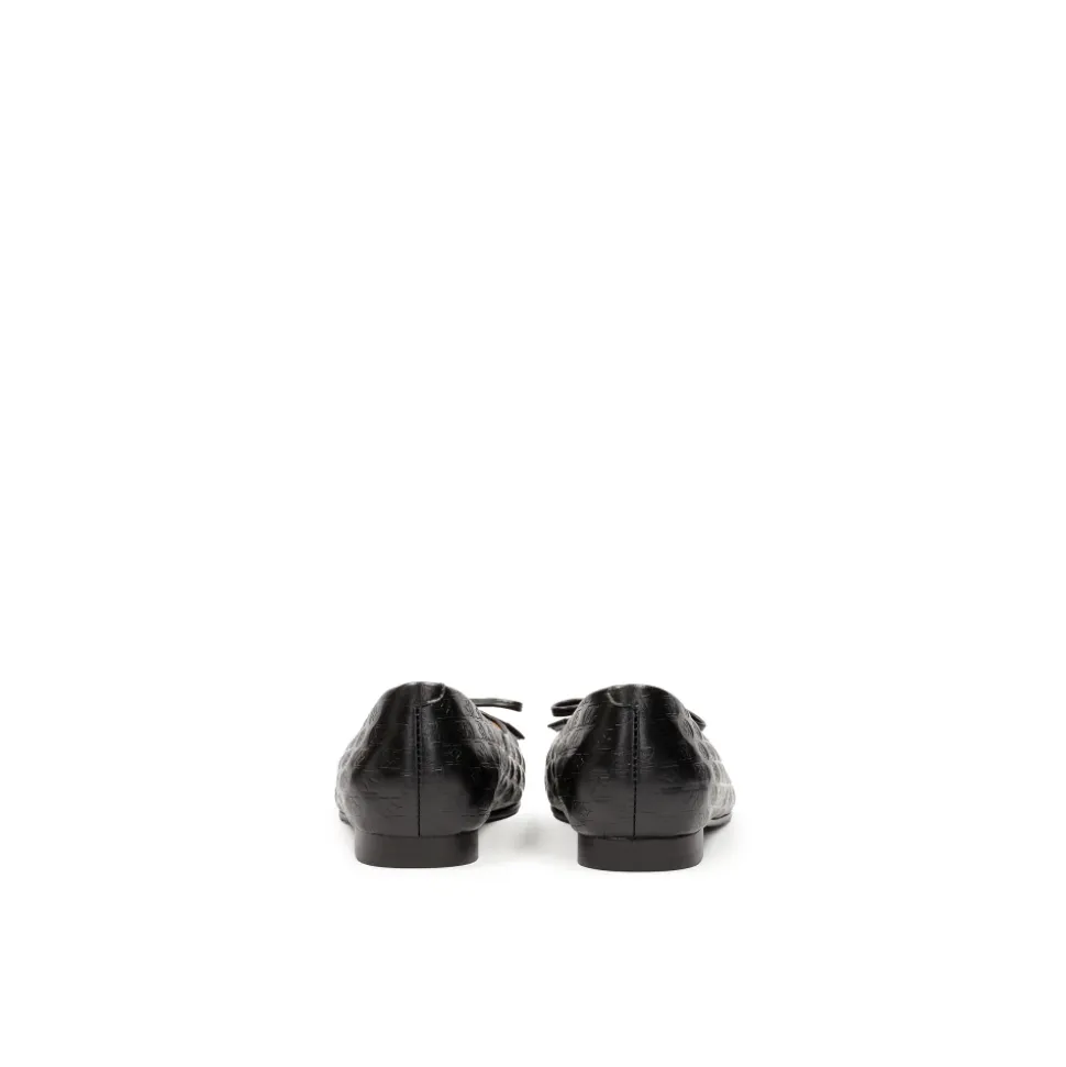 Bailarinas negras con monograma en relieve