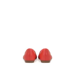 Bailarinas rojas de cuero con detalles metálicos