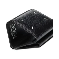 Billetera de cuero negro con tres pliegues