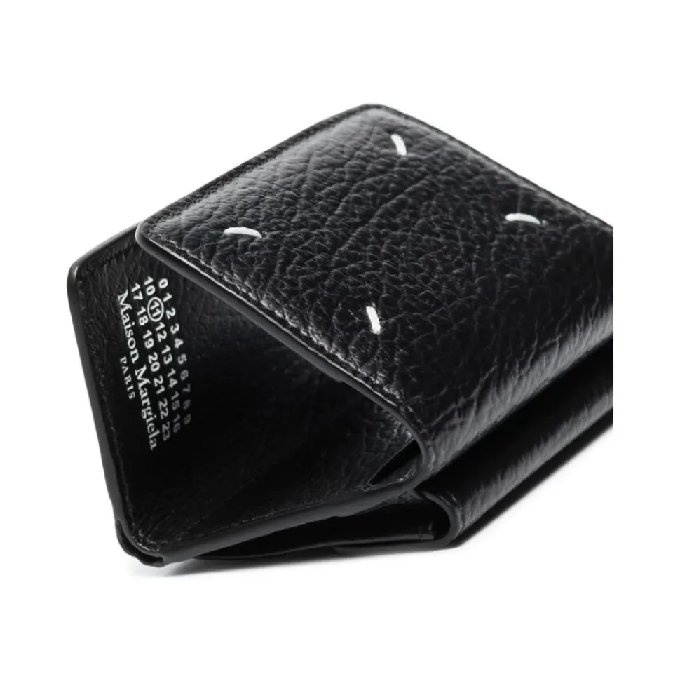 Billetera de cuero negro con tres pliegues