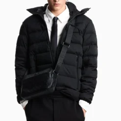 Bolso de hombro de piel con águila grabada integral