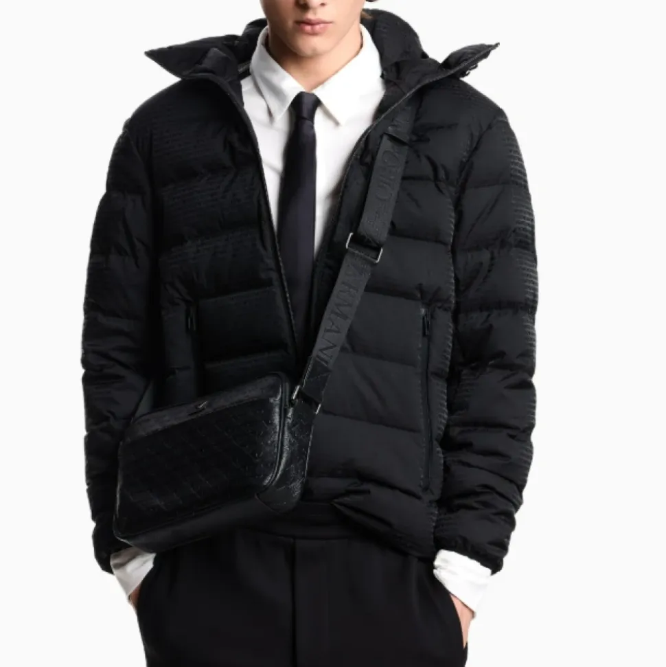Bolso de hombro de piel con águila grabada integral