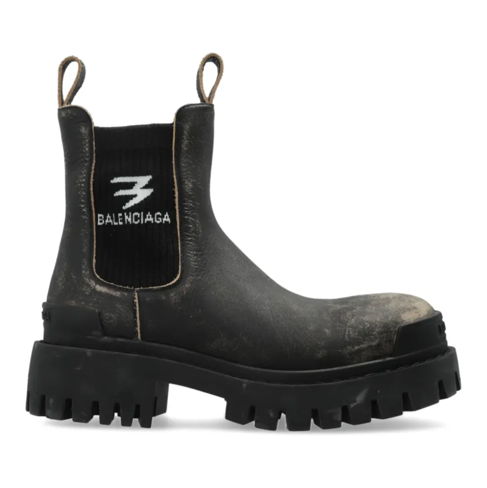 Bota Chelsea Strike