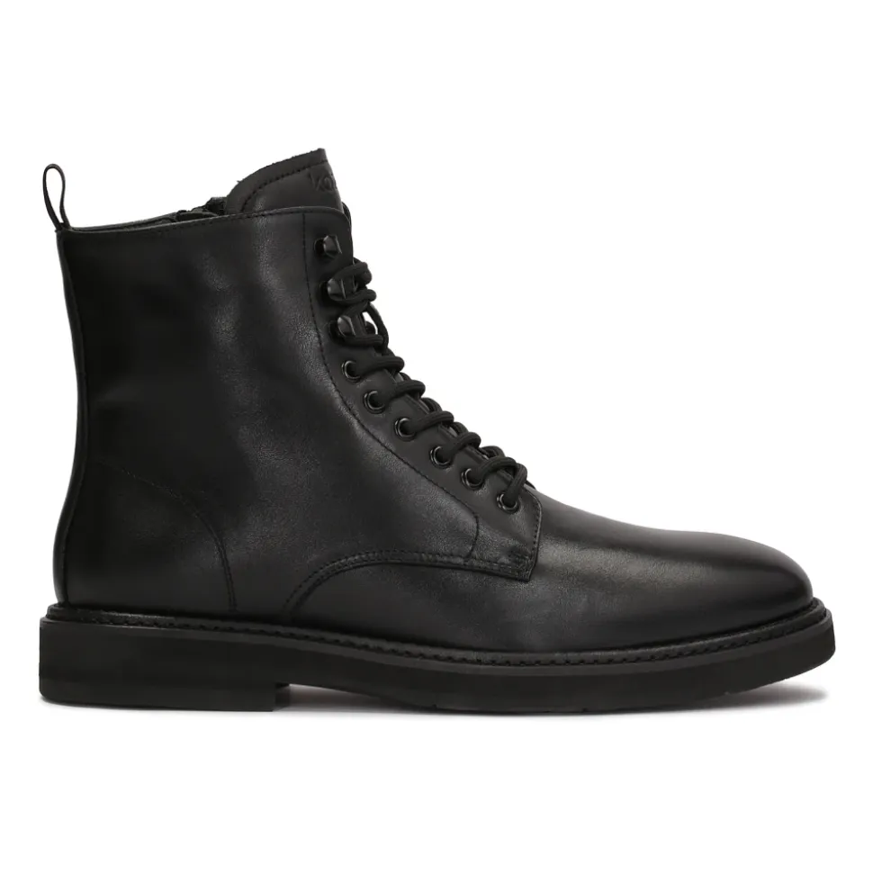 Botas clásicas de hombre en estilo militar