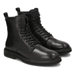 Botas clásicas de hombre en estilo militar