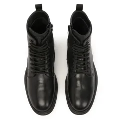 Botas clásicas de hombre en estilo militar