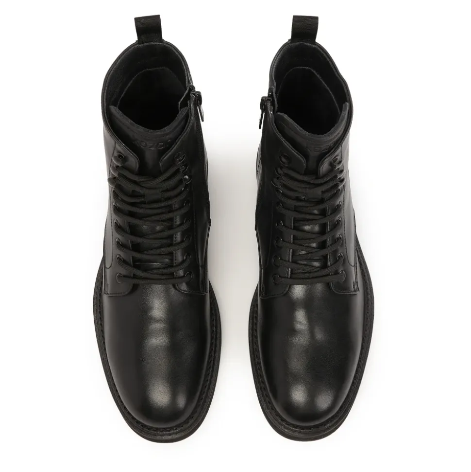 Botas clásicas de hombre en estilo militar