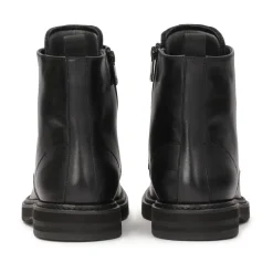 Botas clásicas de hombre en estilo militar