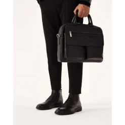 Botas clásicas para hombre en un estilo elegante