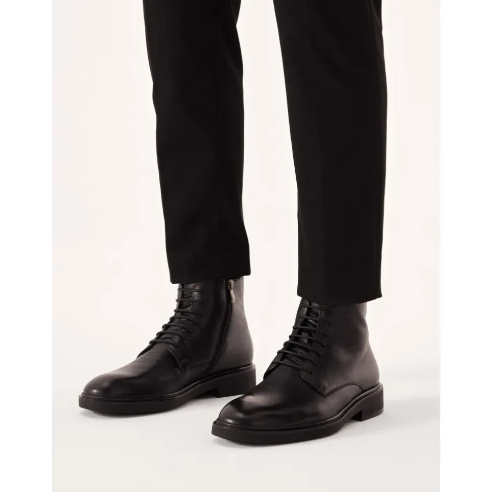 Botas clásicas para hombre en un estilo elegante