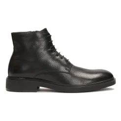 Botas clásicas para hombre en un estilo elegante