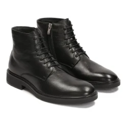 Botas clásicas para hombre en un estilo elegante