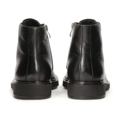 Botas clásicas para hombre en un estilo elegante