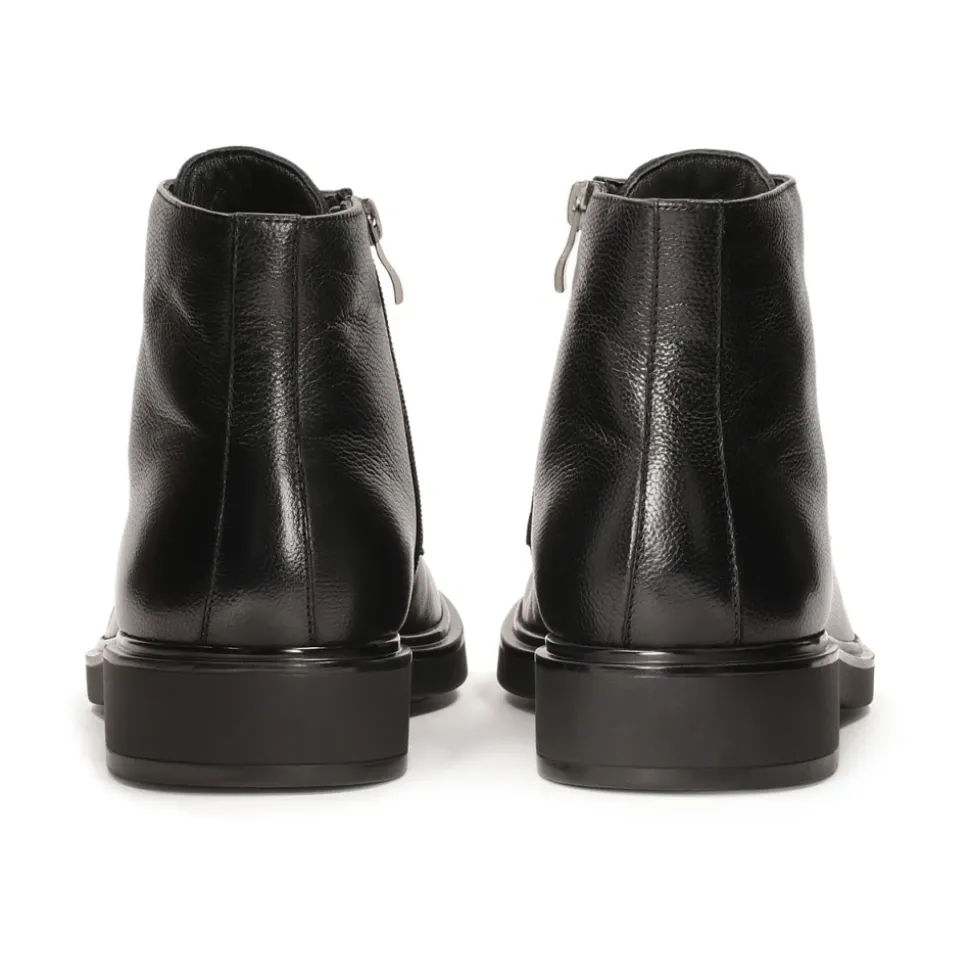 Botas clásicas para hombre en un estilo elegante