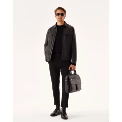 Botas clásicas para hombre en un estilo elegante