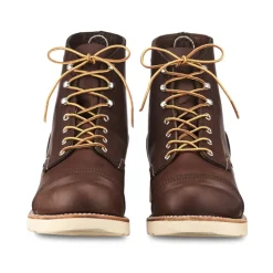 Botas con cordones