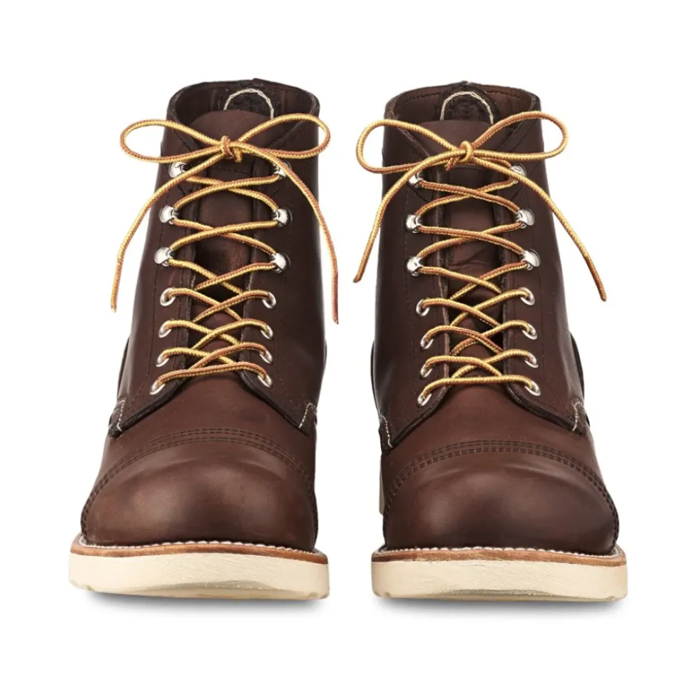 Botas con cordones