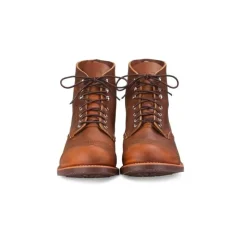 Botas con cordones