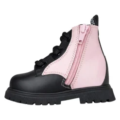 Botas con cordones y parche de oso de peluche