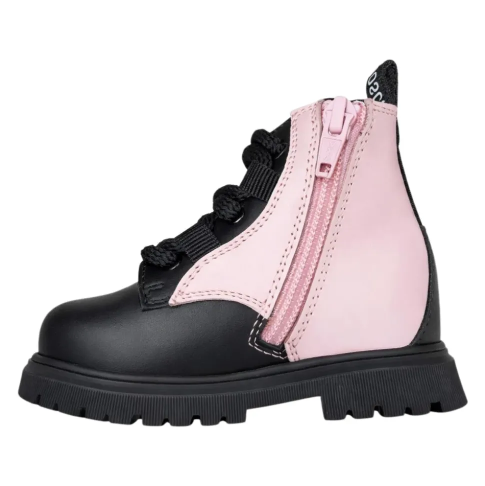 Botas con cordones y parche de oso de peluche