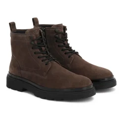 Botas de ante de color topo para hombre
