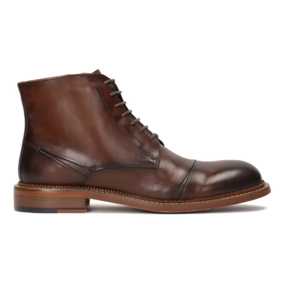 Botas marrones de hombre con caña alta