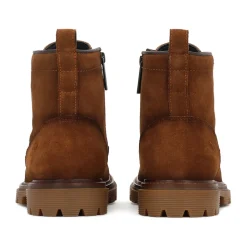Botas marrones de hombre hechas de ante natural