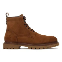 Botas marrones de hombre hechas de ante natural