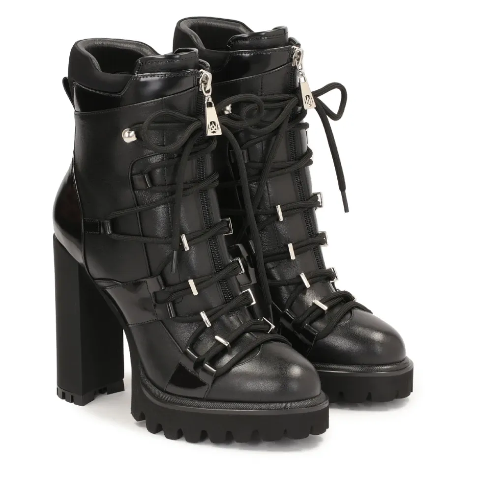 Botines Vanguardistas con Cordones Decorativos.Este producto tallaje pequeño.