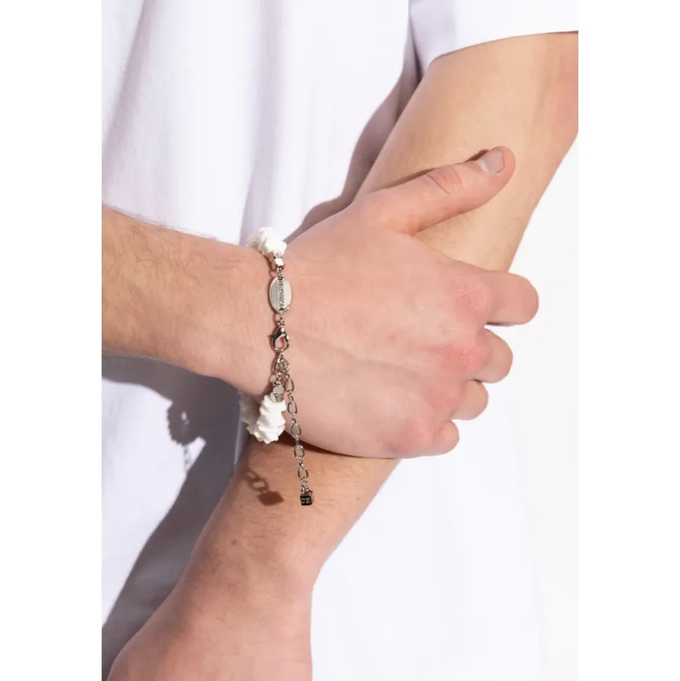 Brazalete con logo grabado
