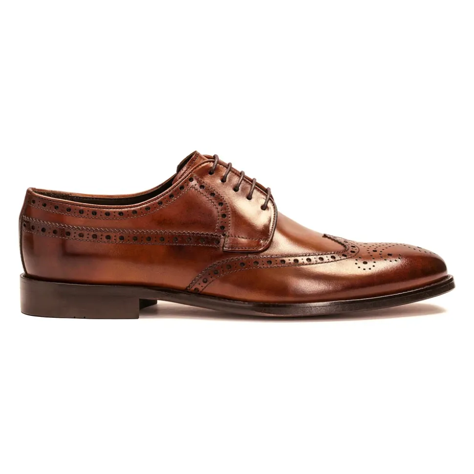 Brogues clásicos marrones con una decoración de rosetón