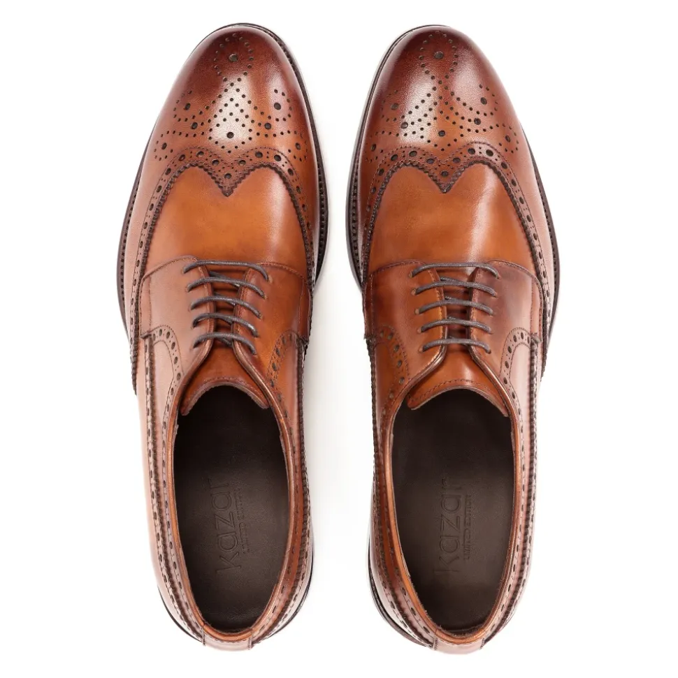 Brogues clásicos marrones con una decoración de rosetón