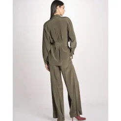 Camicia in seta con tasche e fascia