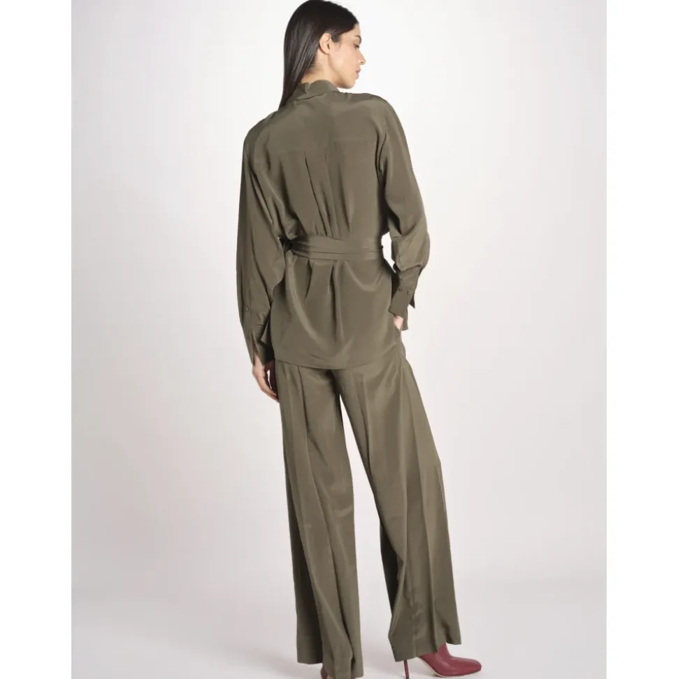 Camicia in seta con tasche e fascia