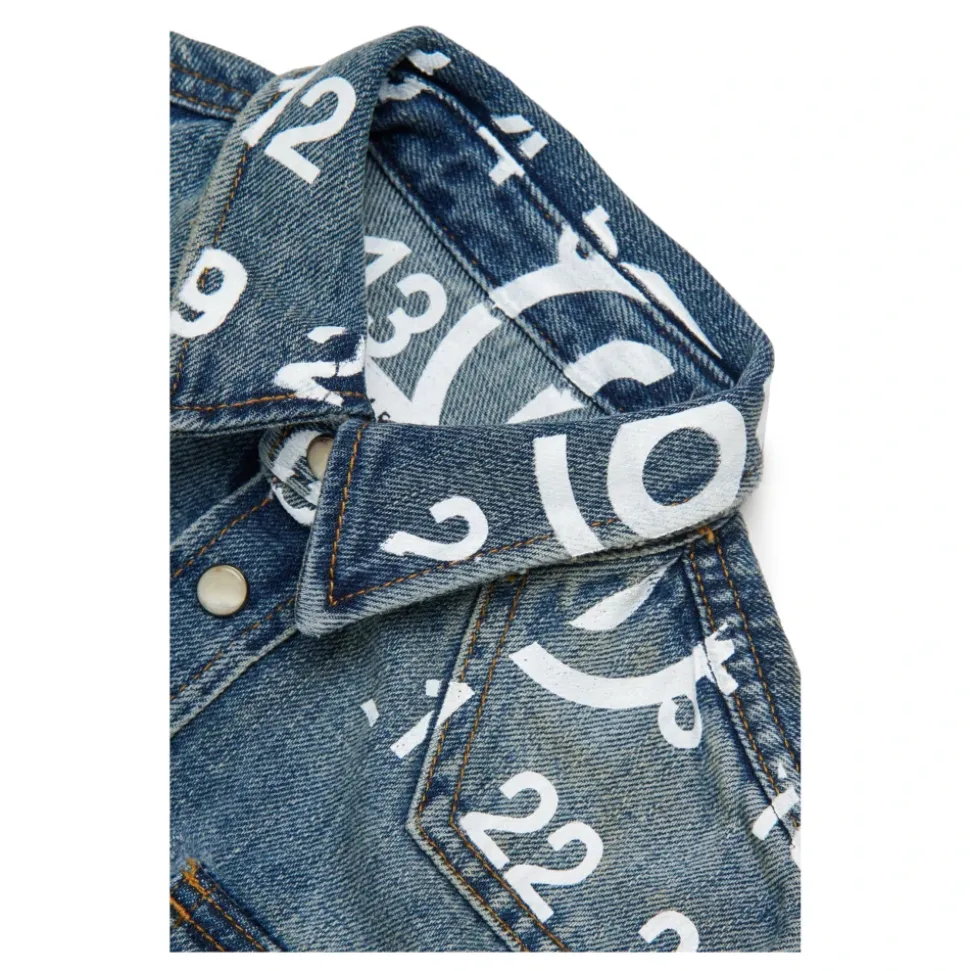 Camisa Abotonada con Estampado Gráfico