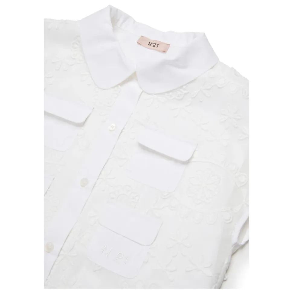 Camisa con Aplicaciones Florales y Cuatro Bolsillos