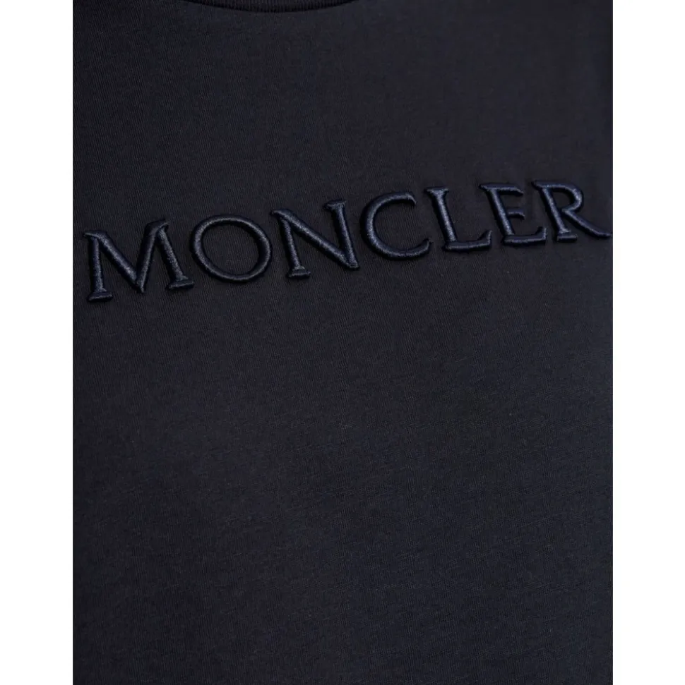 Camiseta Azul Marino con Parche del Logo