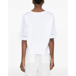 Camiseta con cuello en V y calados