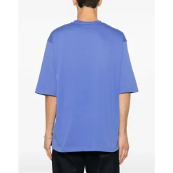 Camiseta con logo bordado cuello redondo