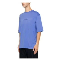 Camiseta con logo bordado cuello redondo