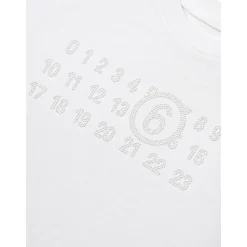 Camiseta con Logo de Pedrería y Dobladillo Asimétrico