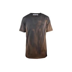 Camiseta con logo en relieve